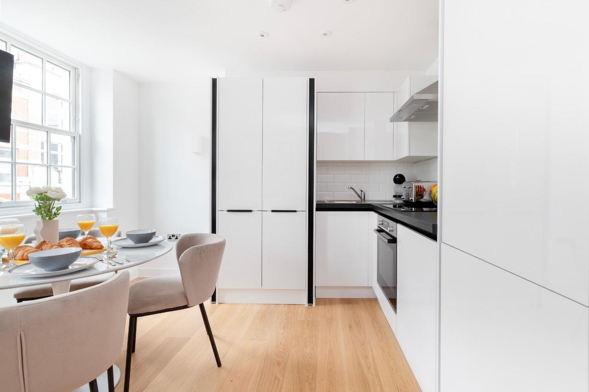 Fitzrovia With Balcony - Cityapartmentstay London Exterior photo